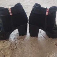 نیم بوت و کتونی و کالج|کیف، کفش، کمربند|پرند, فاز ۶|دیوار