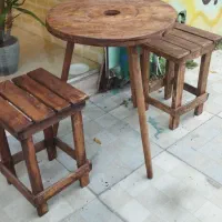 میز‌ نیمکت کافه