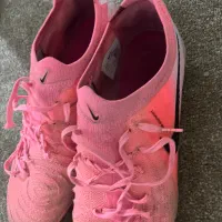 کفش فوتبال42