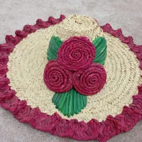کلاه حصیری و استخر