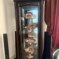 ویترین درحدنو چوب راش بدون وسایل فروش فوری