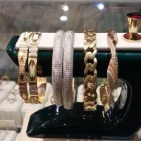 انگشتر و النگو و دستبند