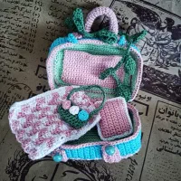 عروسک زیبای قلاب‌بافی به همراه چمدان عروسکی|اسباب‌بازی بچه|تهران, فرمانیه|دیوار