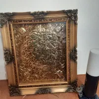 تابلوی وان یکاد قاب چوبی وچراغ خواب