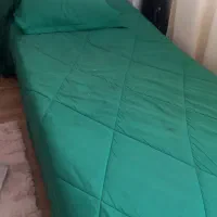 ۲ عدد تخت فلزی تک نفره همراه یک تشک