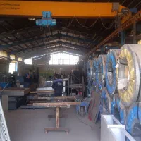 نیروی کار کارخانه تولید قفسه