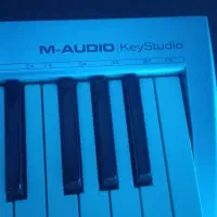 میدی کنترل ام آدیو اصل|پیانو، کیبورد، آکاردئون|قم, نیروگاه|دیوار