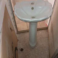 روشویی پایه دار.