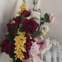 گلدان و گل مصنوعی