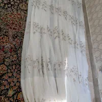 تعدادی پرده بزرگ وزیرپرده ای