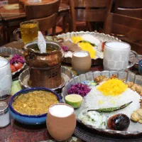 نیروی فست فود کار و خانوم برای کار در رستوران