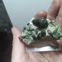 گارنت سبز یا همون یاقوت سیلان یل یاقوت سبز|جواهرات|رامسر, |دیوار