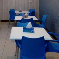 میز و صندلی آبمیوه بستنی /در حد نو