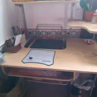 میز کامپیوتر چرخ دار