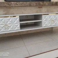 میز تلویزیون ‌‌ و قالی در حد نو