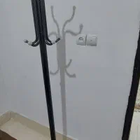 جا لباسی فلزی با پایه سنگی