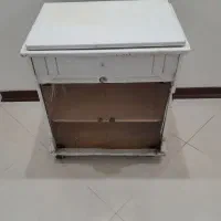 میز چوبی با پایه های چرخ دار