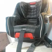 صندلی ماشین با تحمل وزن بالا