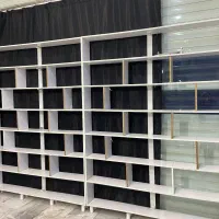 میز کار و قفسه لباس و شلوار