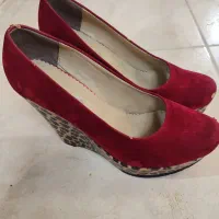 کفش نبوک قرمز سایز ۴۰ لژدار