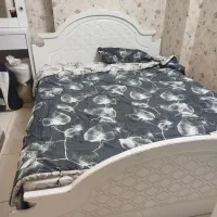 تخت خواب به همراه میزآرایش