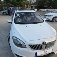 برلیانس هاچبگ ۳۲۰