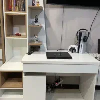 میز تحریر وکتابخونه