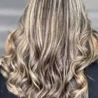 لایت اقتصادی و کاشت ناخن