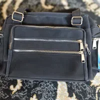 کیف دستی با کیف مدرسه‌ای