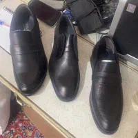 فروش انواع کفش چرم و صندل مردانه و زنانه و بچگانه