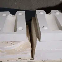 تعدادی مادر قالب گچی و قالب برای ساخت سرامیک