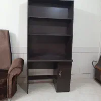 میزتحریر و کتابخانه