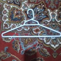 تعداد ۲۰۰ عدد رخت آویز پلاستیکی چوب لباسی