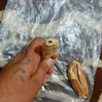 دوعدد مهره گبری ویک عدد سنگ نقش نگاری خط میخی|کلکسیون اشیاء عتیقه|خمینی‌شهر, |دیوار