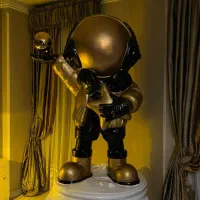 مجسمه دی جی با نورپردازی