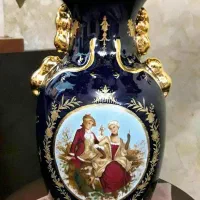 دکوری اصل و گلدان کنار سالنی سورمه ای لیلی مجنون