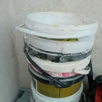 سطل رنگ‌وچسب‌