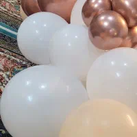 یک ریسه بادکنک سفید گلبهی رزگلد