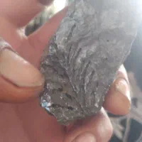 کسی می‌دونه این تیکه سنگ چیه