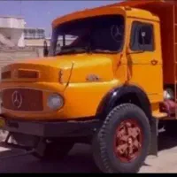 پایه یک راننده کمپرسی دهچرخ