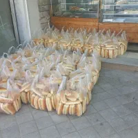 به یک نیروی کار و فروشنده در نان فانتزی