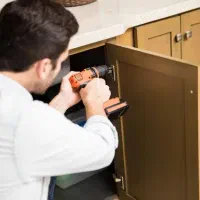 تعمیرات تخصصی کابینت و کمد در شوش