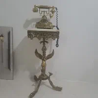 میز و تلفن برنجی