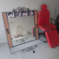 صندلی و آینه آرایشگری زنانه