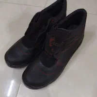 دو جفت کفش ایمنی کار