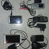 ۴ عدد گوشی سالم، روشن با شارژر اصلی