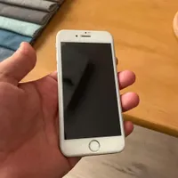 اپل iPhone 6 با حافظهٔ ۶۴ گیگابایت