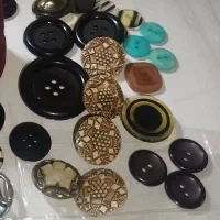 بیش از ۷۰ عدد دکمه برای دوخت لباس