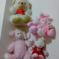 تعدادی عروسک|اسباب‌‌بازی|اندیشه, شهرک صدف|دیوار