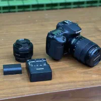 دوربین canon 90D بسیار سالم با لنز و باطری اضافه